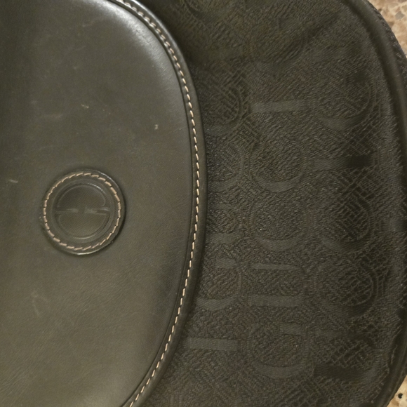 Elegant Black Vintage Gucci Shoulder Bag - Picture 3 of 14